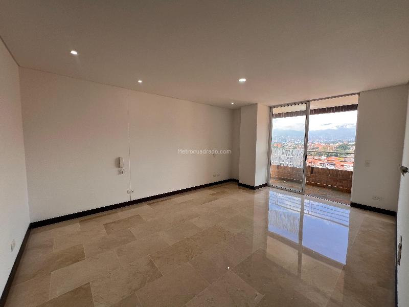 Apartamento Amplio de 3 Alcobas con Terraza en El Nogal - 8