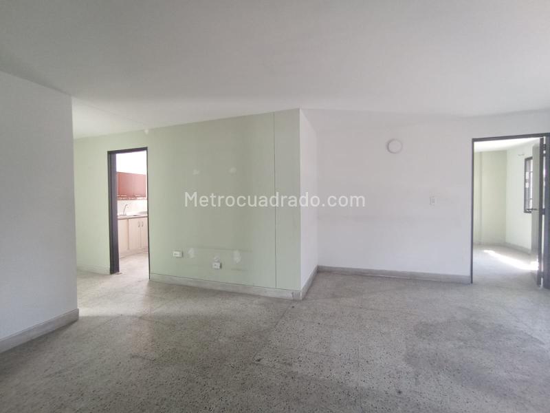 Casa Amplia de 5 Alcobas en Florida Nueva - 3