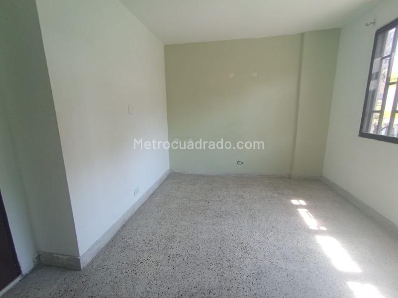 Casa Amplia de 5 Alcobas en Florida Nueva - 5