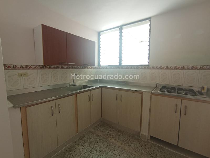 Casa Amplia de 5 Alcobas en Florida Nueva - 8