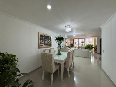 Apartamento de 4 alcobas en venta en El Nogal, Medellín, 199 m² · foto 3 de 20