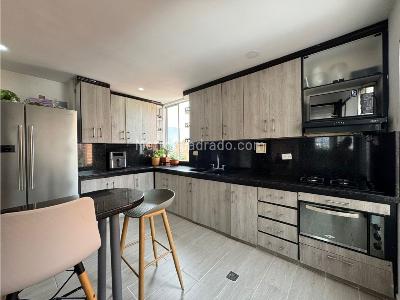 Apartamento de 4 alcobas en venta en El Nogal, Medellín, 199 m² · foto 4 de 20