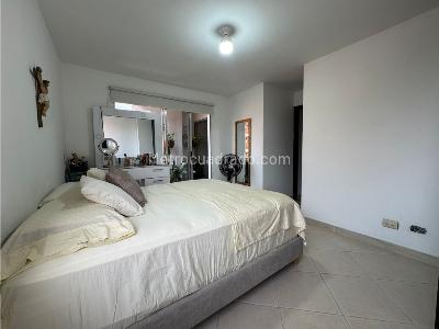 Apartamento de 4 alcobas en venta en El Nogal, Medellín, 199 m² · foto 10 de 20
