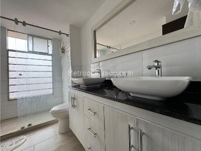 Apartamento de 4 alcobas en venta en El Nogal, Medellín, 199 m² · foto 18 de 20