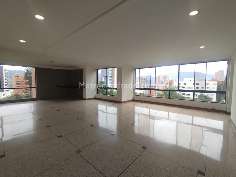 Apartamento Amplio de 4 Alcobas en Castropol, El Poblado - 2