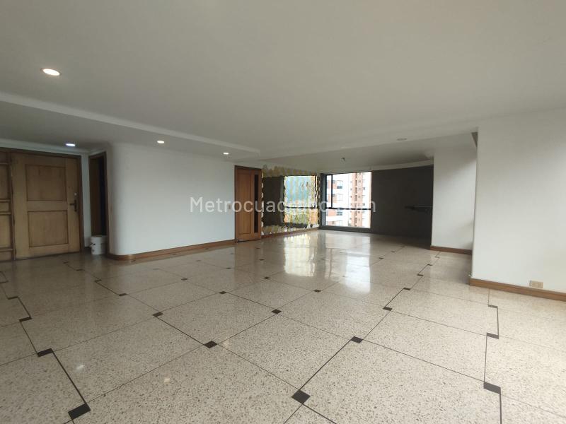 Apartamento Amplio de 4 Alcobas en Castropol, El Poblado - 4