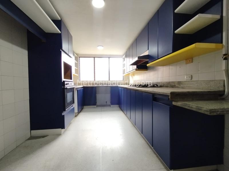 Apartamento Amplio de 4 Alcobas en Castropol, El Poblado - 9