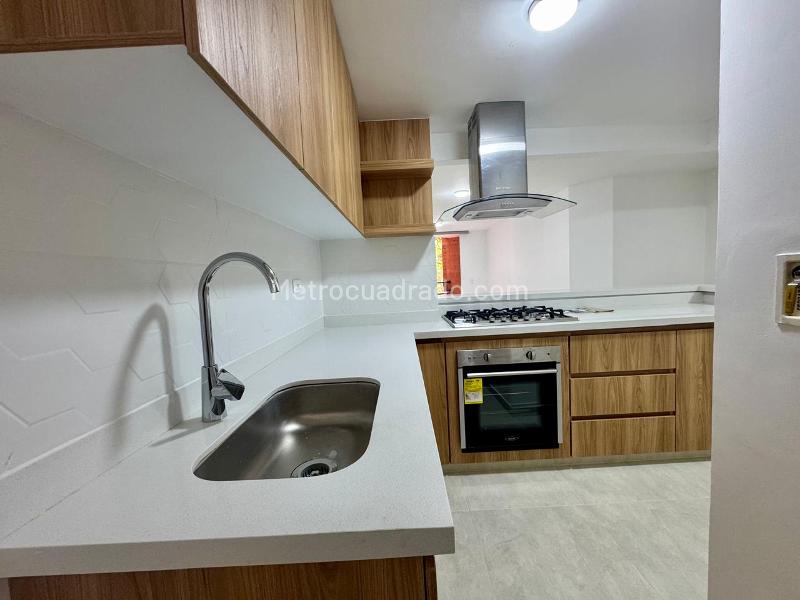Apartamento en Arriendo, El Dorado Envigado, Envigado - 2