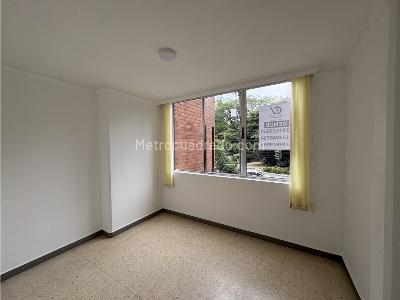 Apartamento de 3 alcobas en venta en Laureles, Medellín, 90 m² · foto 2 de 20