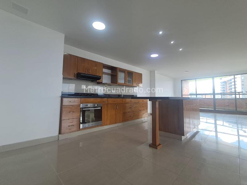 Apartamento Dúplex de 3 Alcobas en Alquiler en Aves María - 3