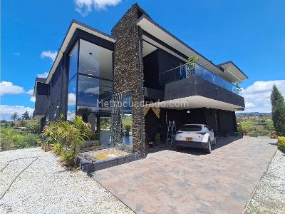 Casa de 4 alcobas en venta en Vereda Las Cuchillas, Rionegro · foto 2 de 16