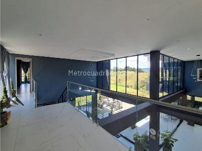 Casa de 4 alcobas en venta en Vereda Las Cuchillas, Rionegro · foto 3 de 16
