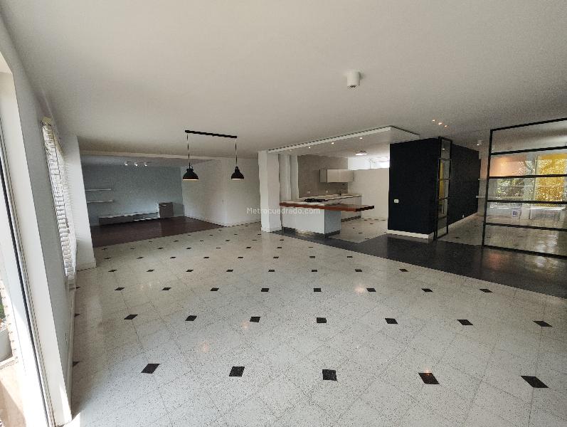 Apartamento Amplio de 2 Alcobas en Laureles Medellín