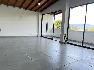 Apartamento de 5 alcobas en venta en Estadio, Medellín, 212 m² · foto 2 de 13