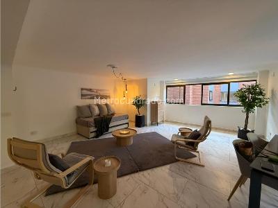 Apartamento de 3 alcobas en venta en Loma De Los Parra, Medellín, 147 m² · foto 2 de 15
