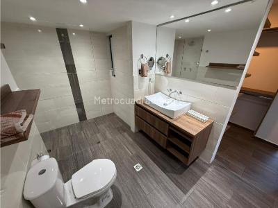 Apartamento de 3 alcobas en venta en Loma De Los Parra, Medellín, 147 m² · foto 8 de 15