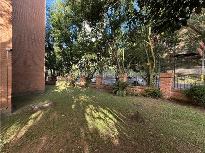 Apartamento de 3 alcobas en venta en Loma De Los Parra, Medellín, 147 m² · foto 13 de 15
