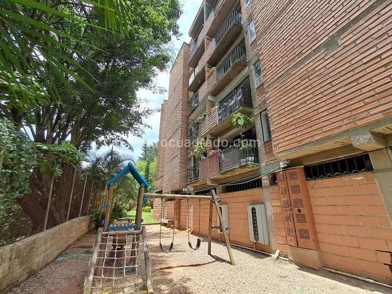 Apartamento de 3 Alcobas en Unidad Cerrada en La Loma de los Bernal - 4