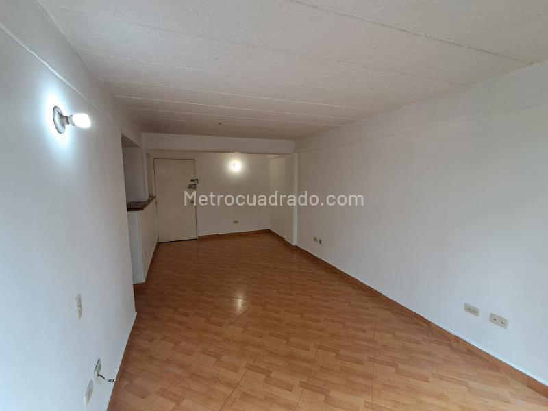 Apartamento de 3 Alcobas en Unidad Cerrada en La Loma de los Bernal - 6
