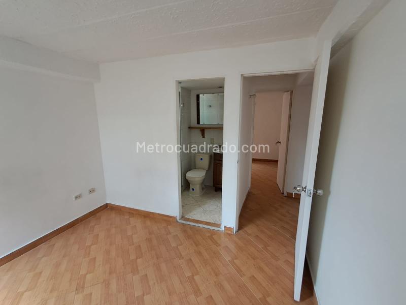 Apartamento de 3 Alcobas en Unidad Cerrada en La Loma de los Bernal - 7