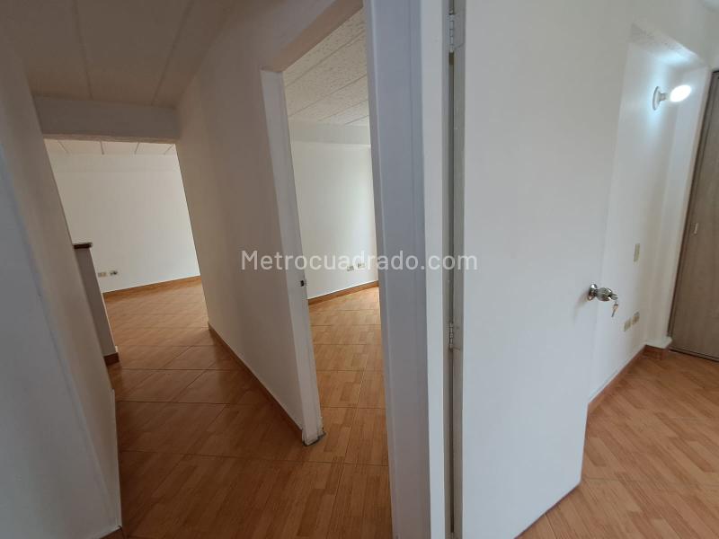 Apartamento de 3 Alcobas en Unidad Cerrada en La Loma de los Bernal - 8