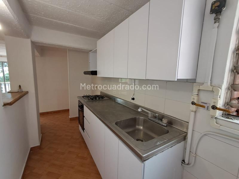 Apartamento de 3 Alcobas en Unidad Cerrada en La Loma de los Bernal - 9