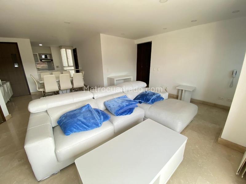 Apartamento Amoblado de 3 Alcobas en Laureles con Internet Rápido