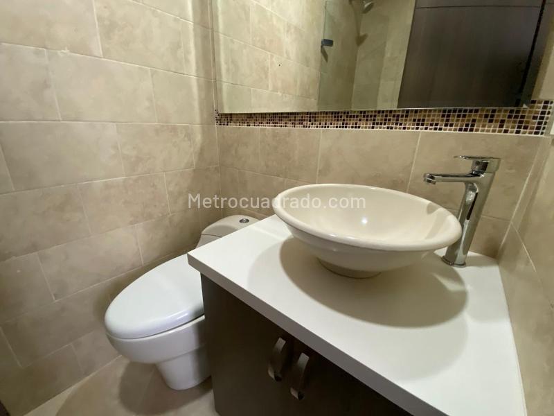 Apartamento Amoblado de 3 Alcobas en Laureles con Internet Rápido - 2