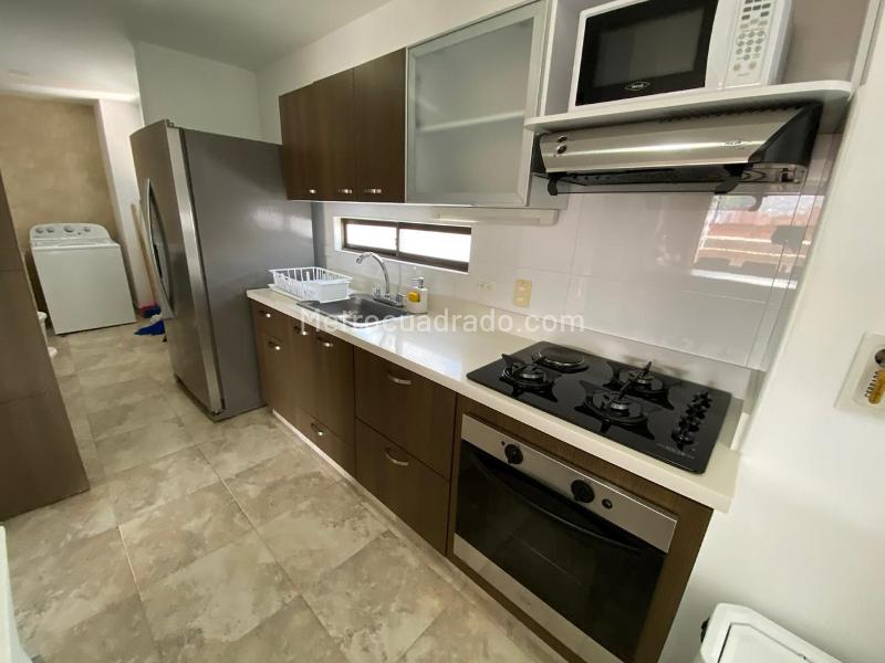 Apartamento Amoblado de 3 Alcobas en Laureles con Internet Rápido - 3