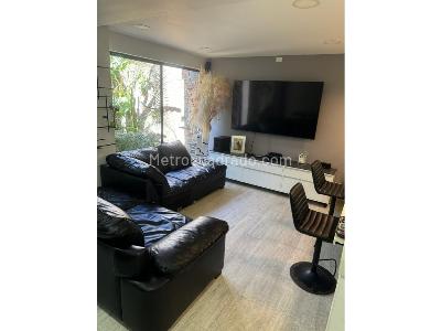 Casa de 3 alcobas en venta en El Tesoro, Medellín, 166 m² · foto 2 de 13