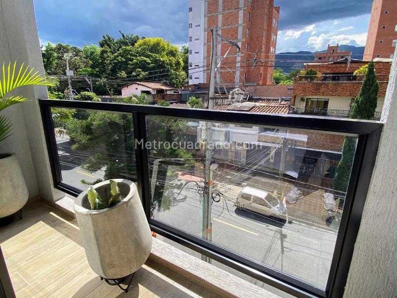 Loft Moderno Amoblado de 1 Alcoba en La Floresta con Balcón