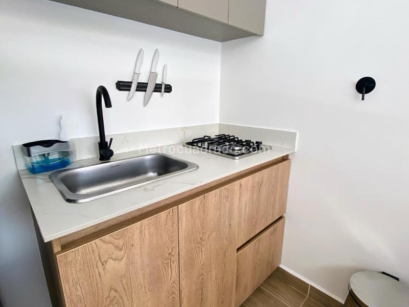 Loft Moderno Amoblado de 1 Alcoba en La Floresta con Balcón - 4