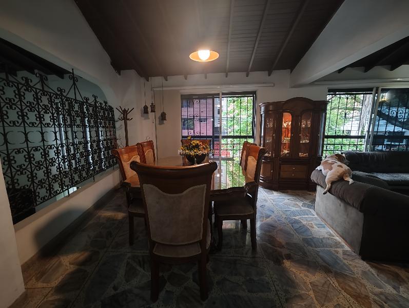 Versatile 3BR House in Simon Bolivar Medellin