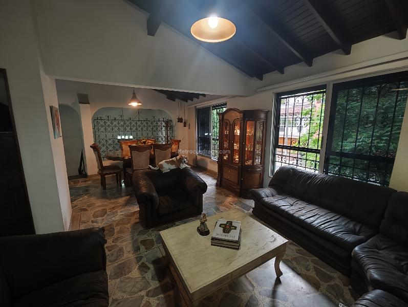 Versatile 3BR House in Simon Bolivar Medellin - 5