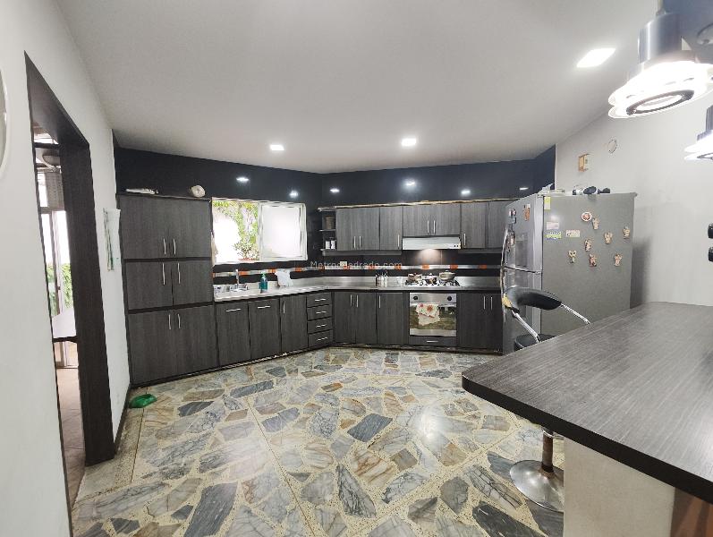 Versatile 3BR House in Simon Bolivar Medellin - 6