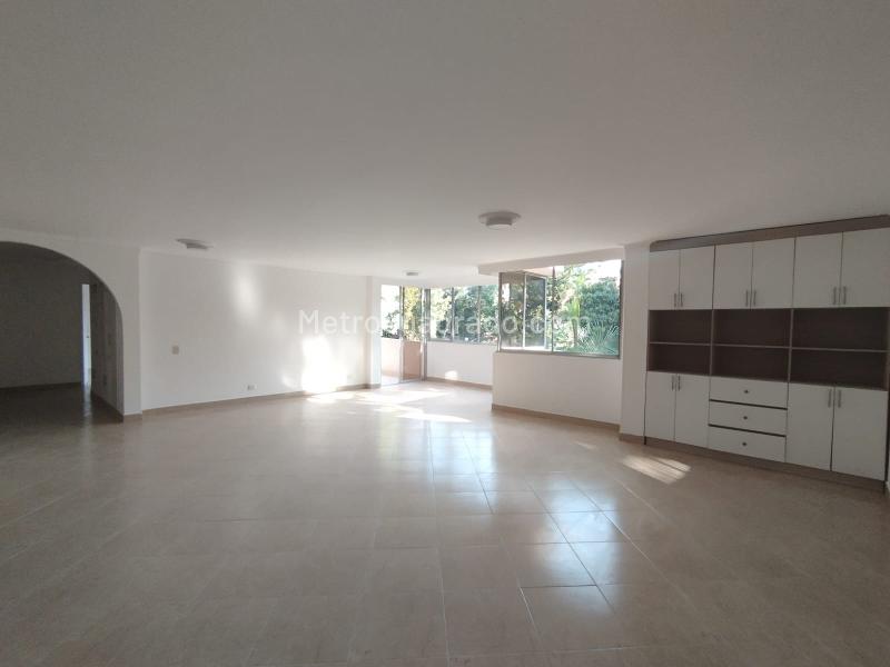 Excellent 3BR Apartment in Manila - 2