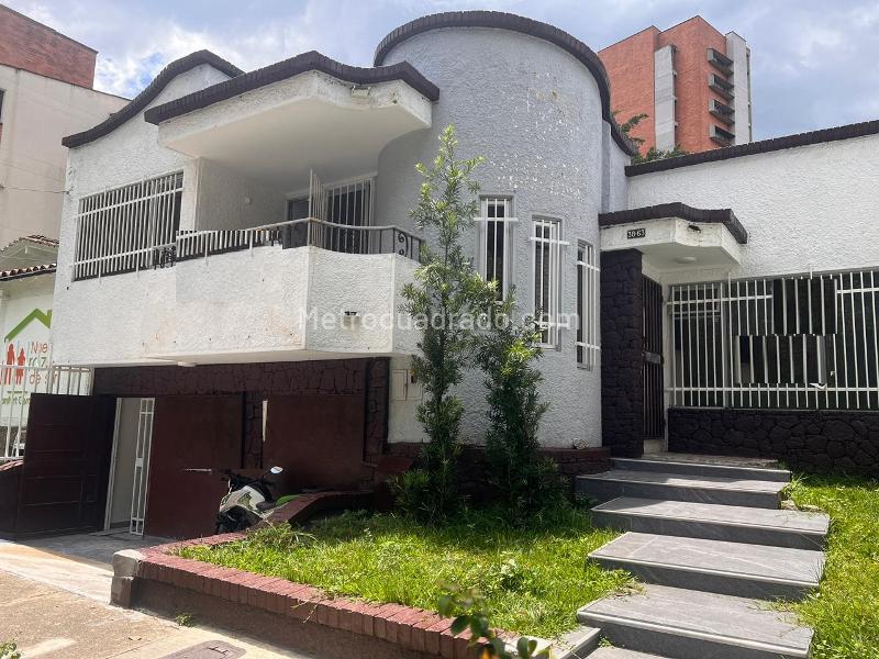 Casa comercial de 5 Alcobas en Conquistadores