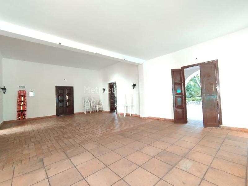 Spacious 4BR Apartment in La Florida El Poblado - 2
