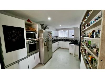 Apartamento de 3 alcobas en venta en Santa María De Los Ángeles, Medellín, 194 m² · foto 3 de 19