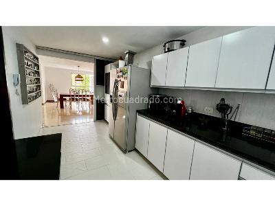 Apartamento de 3 alcobas en venta en Santa María De Los Ángeles, Medellín, 194 m² · foto 5 de 19