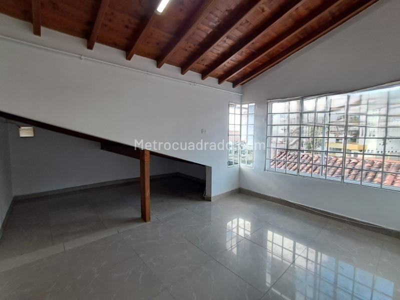 1BR Apartment in Los Colegios (50 m²) - 4
