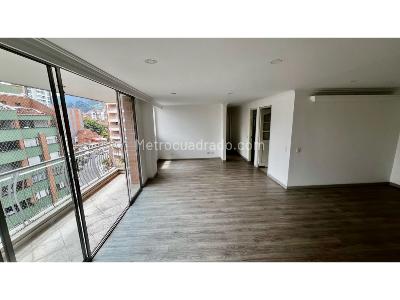 Apartamento de 3 alcobas en venta en Laureles, Medellín, 130 m² · foto 2 de 14