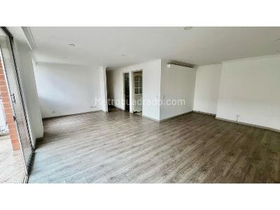 Apartamento de 3 alcobas en venta en Laureles, Medellín, 130 m² · foto 3 de 14