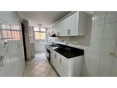 Apartamento de 3 alcobas en venta en Laureles, Medellín, 130 m² · foto 5 de 14