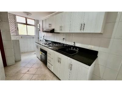 Apartamento de 3 alcobas en venta en Laureles, Medellín, 130 m² · foto 6 de 14