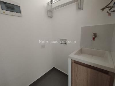 Apartamento de 2 alcobas en arriendo en Loma De Las Brujas, Envigado, 66 m² · foto 3 de 14