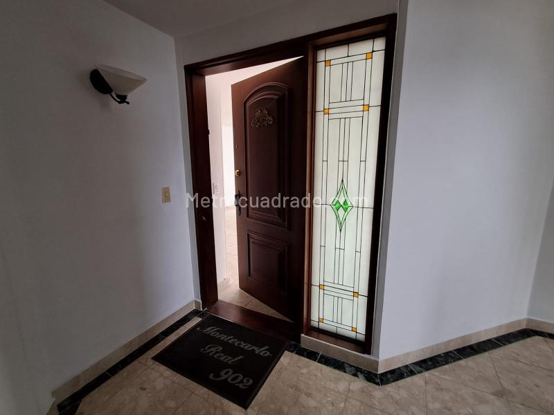 Apartamento Amplio de 3 Alcobas con Vistas Panorámicas en Loma de Los Parra - 2