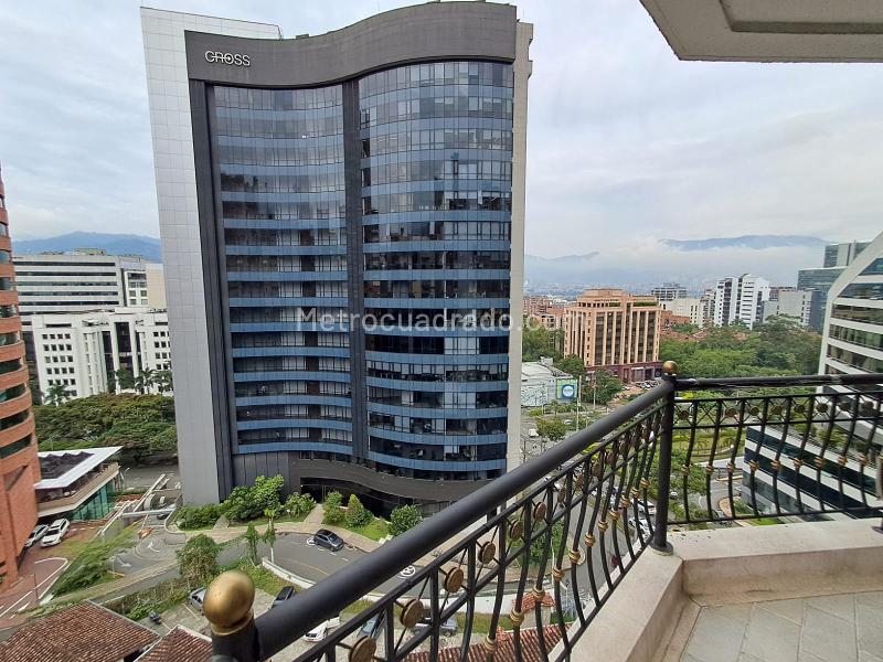 Apartamento Amplio de 3 Alcobas con Vistas Panorámicas en Loma de Los Parra - 8