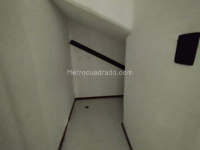 Casa de 3 alcobas en arriendo en Loma Del Escobero Envigado, Envigado, 310 m² · foto 4 de 20