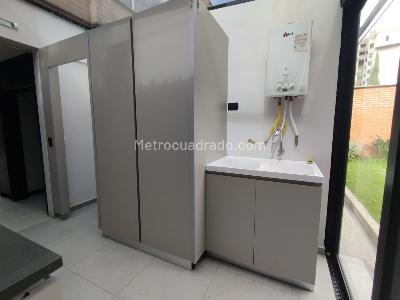 Casa de 3 alcobas en arriendo en Loma Del Escobero Envigado, Envigado, 310 m² · foto 8 de 20